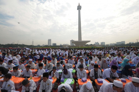 Doa bersama warga, TNI dan Polri memohon keselamatan bangsa di Monas