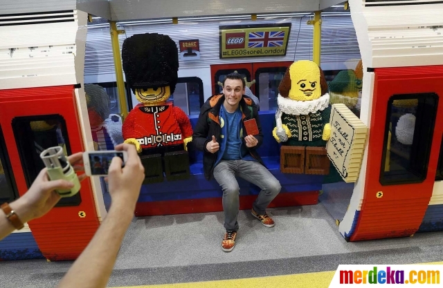 Foto : Menengok toko Lego terbesar sejagat di Inggris 