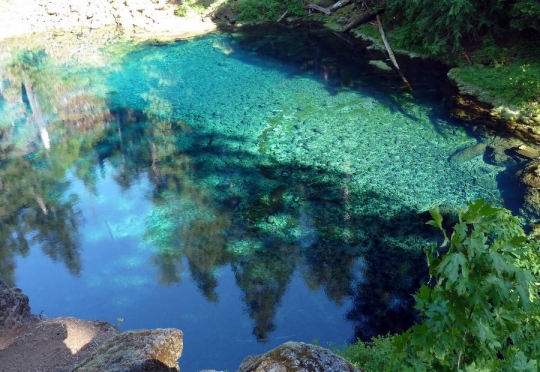 Menikmati keindahan kolam biru Tamolitch di Oregon