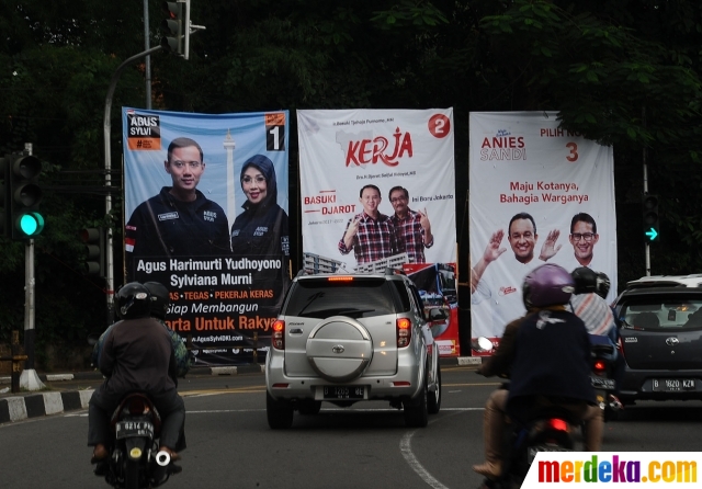 Baliho kampanye Pilkada DKI mulai hiasi Ibu Kota. Mulai hari ini KPUD DKI Jakarta memasang baliho berukuran 4 m x 6 m di sejumlah titik di ibukota. Totalnya ada 30 buah baliho.