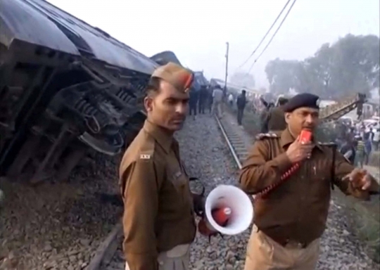 Nahas, ratusan tewas dalam insiden kereta anjlok di India