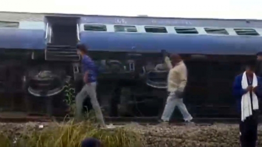 Nahas, ratusan tewas dalam insiden kereta anjlok di India