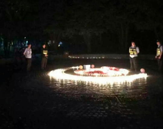 Mau bikin kejutan romantis, pemuda ini malah ditegur satpam kampus