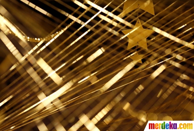 Foto : Mewahnya Pohon Natal terbuat dari emas murni 