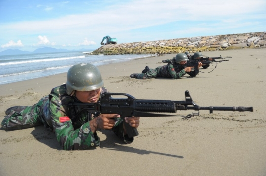 Aksi pasukan Komando TNI latihan anti teror di pantai Aceh