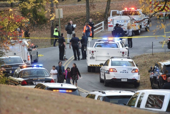 Hantam pohon, bus sekolah nyaris terbelah dua di AS, 6 anak tewas