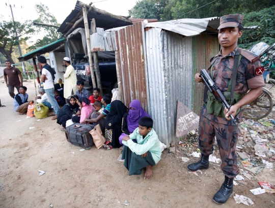 Tangis muslim Rohingya ditangkap tentara Bangladesh