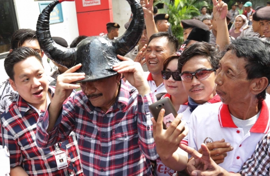 Gaya Djarot tampil 