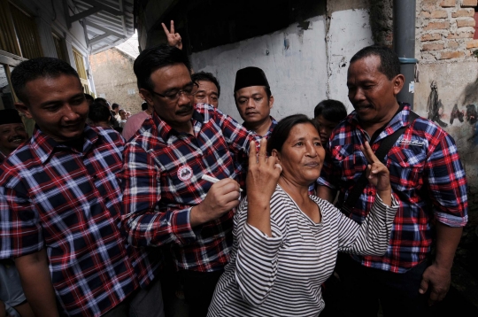 Blusukan ke Kampung Pelni, warga minta foto dan tanda tangan Djarot