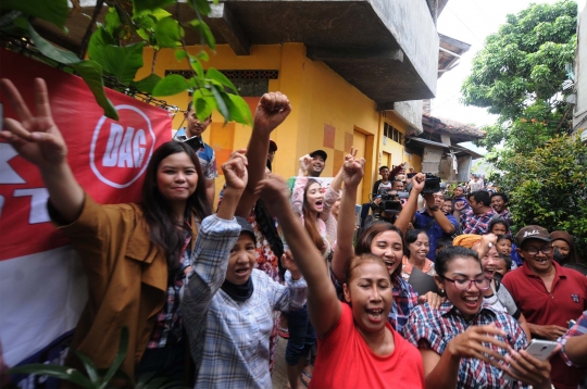 Blusukan ke Kampung Pelni, warga minta foto dan tanda tangan Djarot