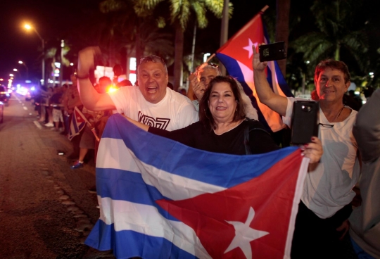 Ironi, warga Kuba di AS rayakan wafatnya Fidel Castro