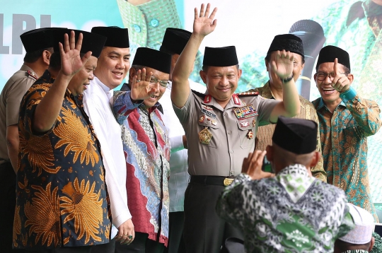 Berkunjung ke PBNU, Kapolri Tito disambut atraksi pencak silat