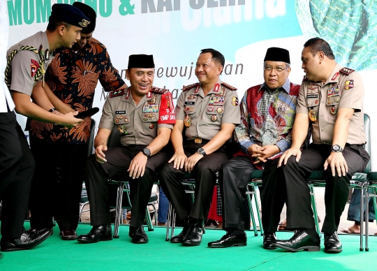 Berkunjung ke PBNU, Kapolri Tito disambut atraksi pencak silat