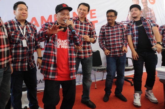 Aksi Ahok-Djarot nge-rap bareng Iwa K dan Gading Marten