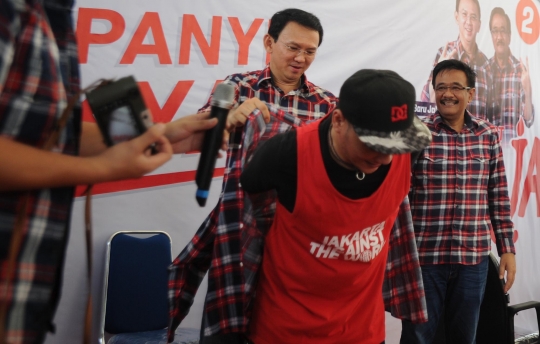 Aksi Ahok-Djarot nge-rap bareng Iwa K dan Gading Marten