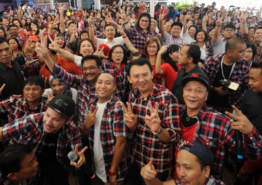 Aksi Ahok-Djarot nge-rap bareng Iwa K dan Gading Marten