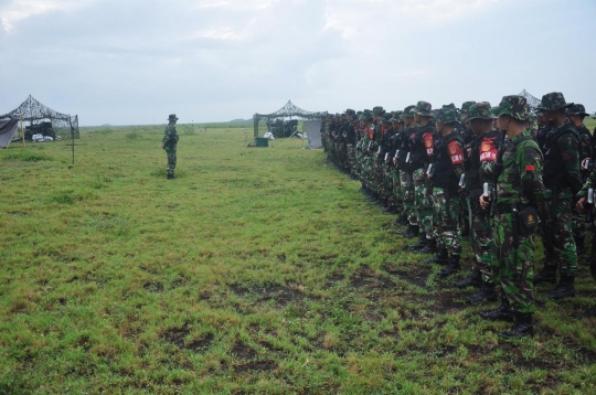 Aksi Kostrad latihan menembak senjata berat di Lumajang