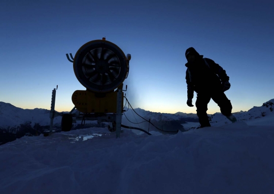 Intip cara resor ski di Swiss membuat hujan salju