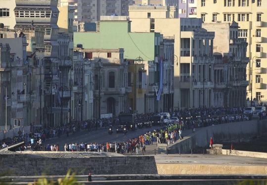 Ribuan warga iringi pemindahan abu jenazah Fidel Castro