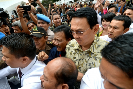 Ekspresi Ahok saat tiba di Kejaksaan Agung