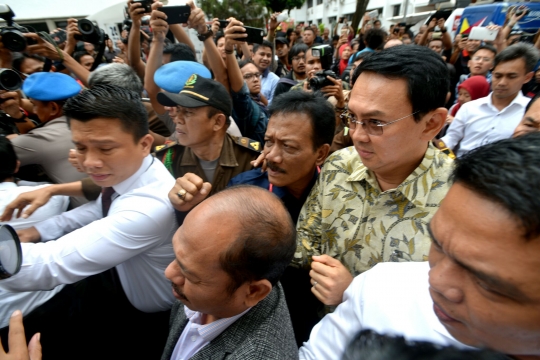 Ekspresi Ahok saat tiba di Kejaksaan Agung