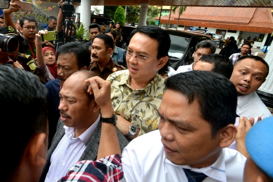 Ekspresi Ahok saat tiba di Kejaksaan Agung