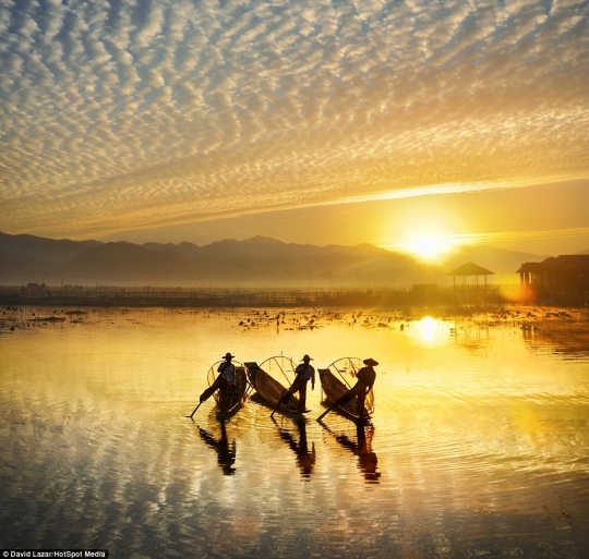 Pakai kaki, uniknya teknik mendayung perahu Suku Intha Myanmar