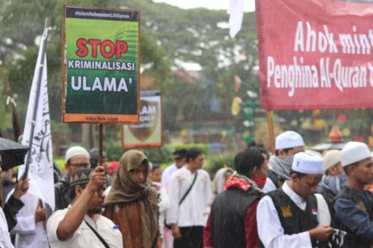 Melihat suasana aksi damai 2 Desember di Malang