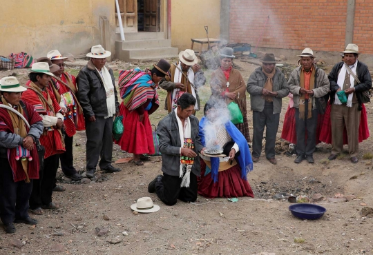 Terus dilanda kekeringan, Suku Aymara di Bolivia penggal hewan