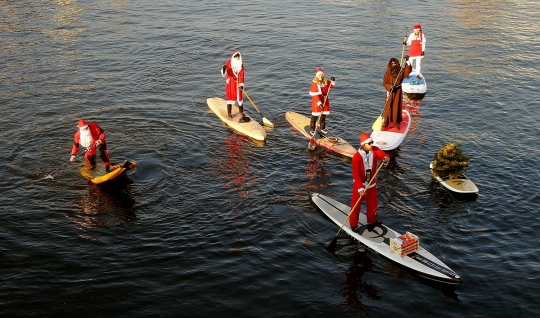 Kehebohan aksi ribuan 'Santa Claus' di Eropa-Amerika jelang Natal