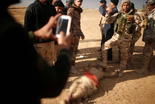 Ngerinya siksaan tentara Irak terhadap jenazah militan ISIS