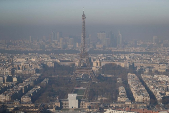 Penampakan Paris dikepung polusi parah