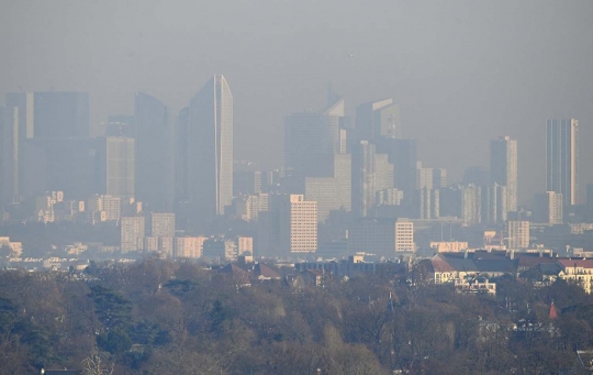 Penampakan Paris dikepung polusi parah