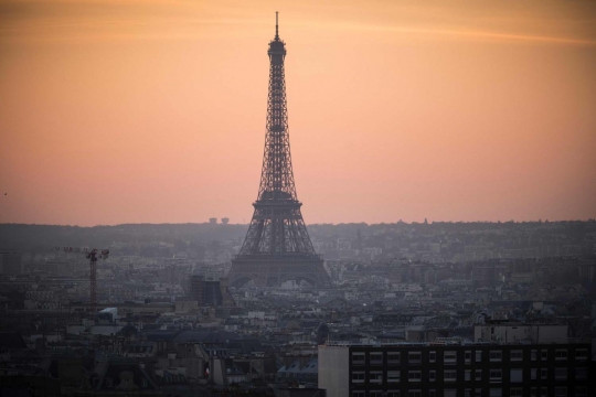 Penampakan Paris dikepung polusi parah