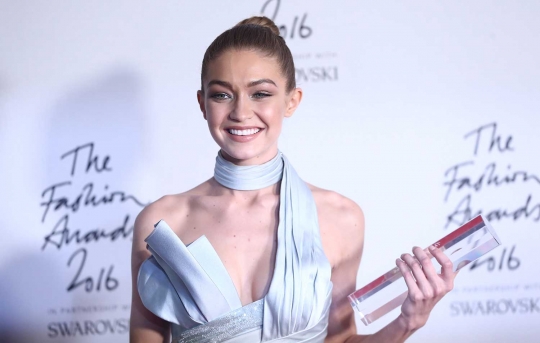 Supermodel Gigi Hadid raih penghargaan Model Internasional