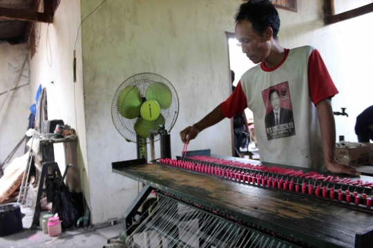 Menengok tempat produksi lilin altar di Malang