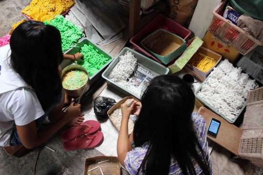 Menengok tempat produksi lilin altar di Malang