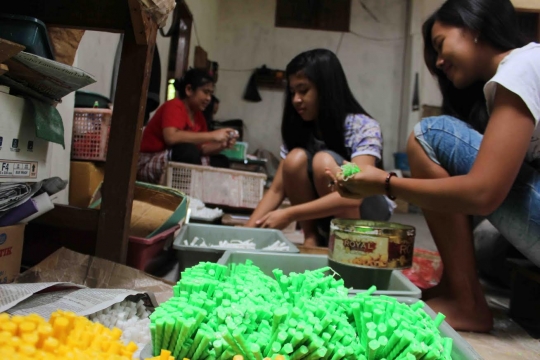 Menengok tempat produksi lilin altar di Malang