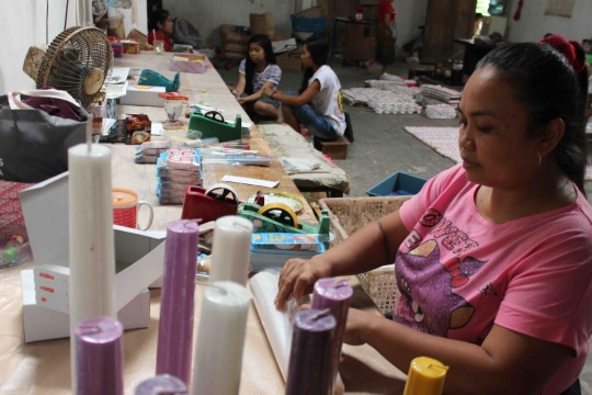 Menengok tempat produksi lilin altar di Malang