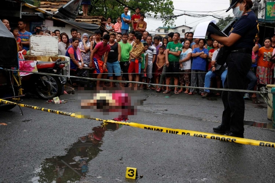 Antar anaknya sekolah, ibu ini tewas ditembus peluru pasukan Duterte