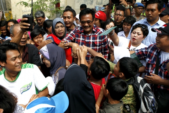 Blusukan ke Kampung Makasar, Djarot belanja dan pantau proyek LRT