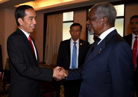 Jokowi bertemu dengan Mantan Sekjen PBB Kofi Annan di Bali