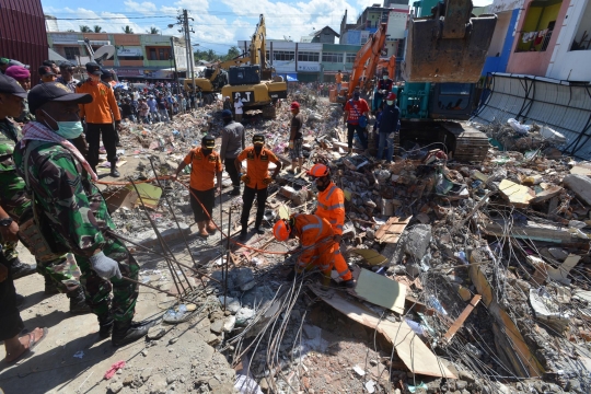 Pencarian lanjutan korban tertimbun akibat gempa Aceh