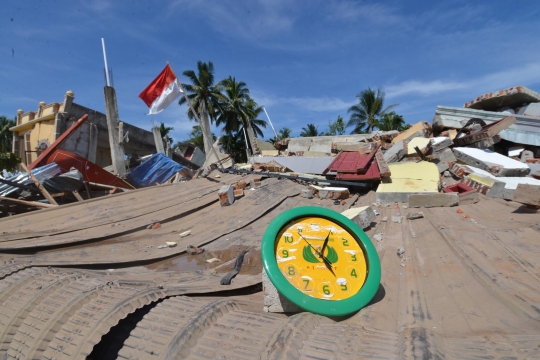 Warga Pidie Jaya gotong-royong bersihkan puing akibat gempa