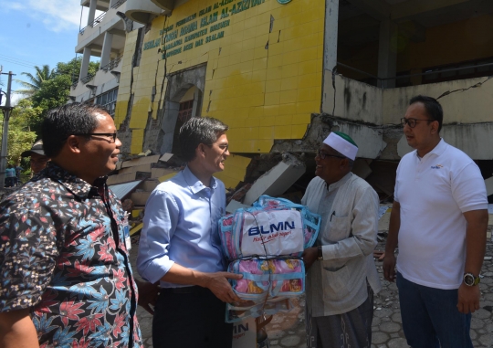 Bank Mandiri serahkan bantuan ke korban gempa Aceh