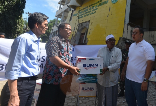 Bank Mandiri serahkan bantuan ke korban gempa Aceh