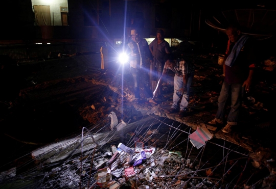 Meratapi korban gempa Aceh tidur berdesakan di pengungsian