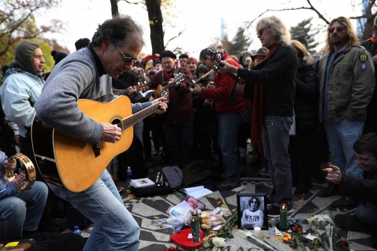 Para musisi peringati hari kematian penyanyi legendaris John Lennon