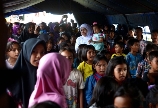 Atasi trauma, Mensos Khofifah hibur anak-anak korban gempa di Aceh