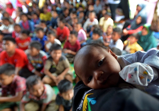 Atasi trauma, Mensos Khofifah hibur anak-anak korban gempa di Aceh